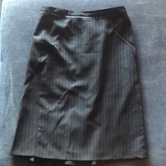 Navy pinstripe suit - Picture 6 of 8